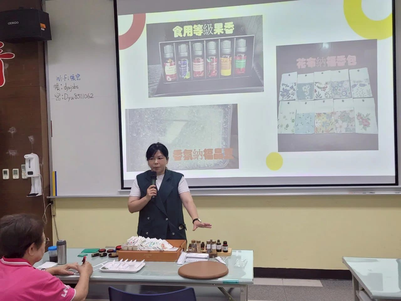 portrait-mom-daughter-playing-outdoor-enjoying-family-time