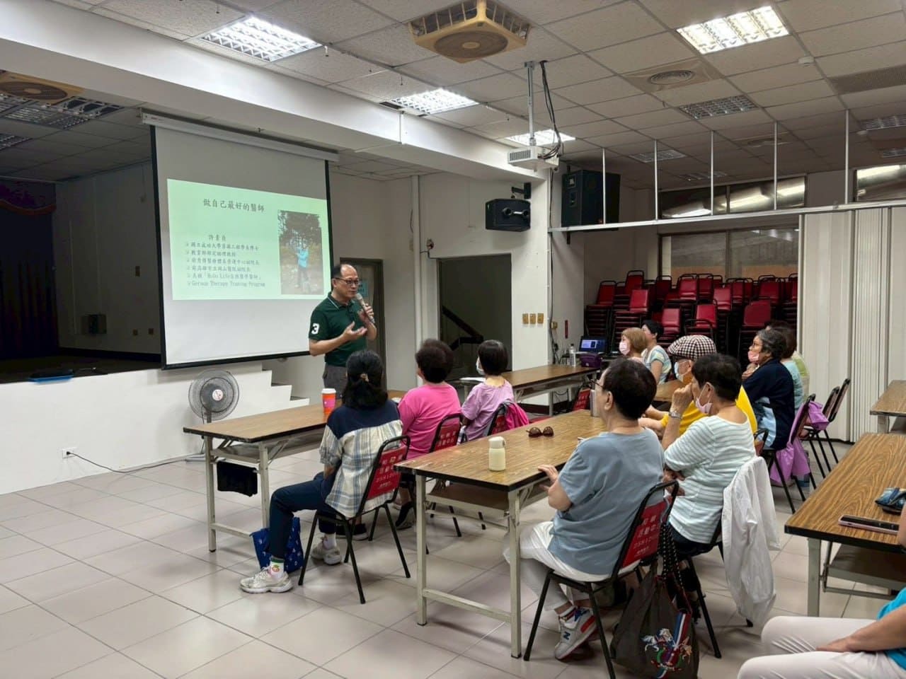 portrait-mom-daughter-playing-outdoor-enjoying-family-time
